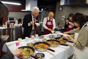 試食会で皆さんおいしさを実感