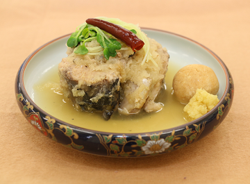 サバ缶のホエイみぞれ煮　　～自家製チーナッツボール添え～