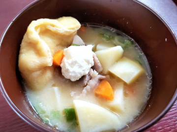 これ1杯で大満足!! チーズで味変!?一風変わったぶた汁