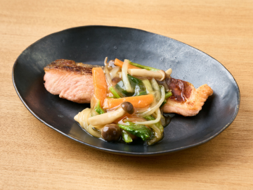 鮭のホエイ野菜甘酢あんかけ