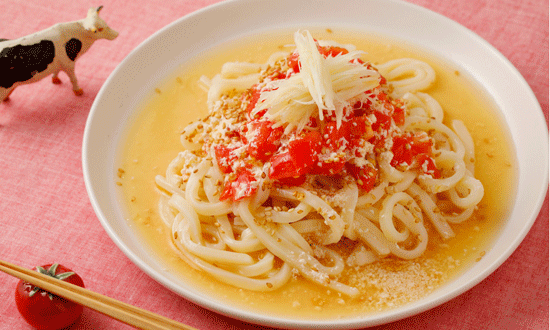 ごま香る・トマトと生姜のチーズ粒つゆかけうどん